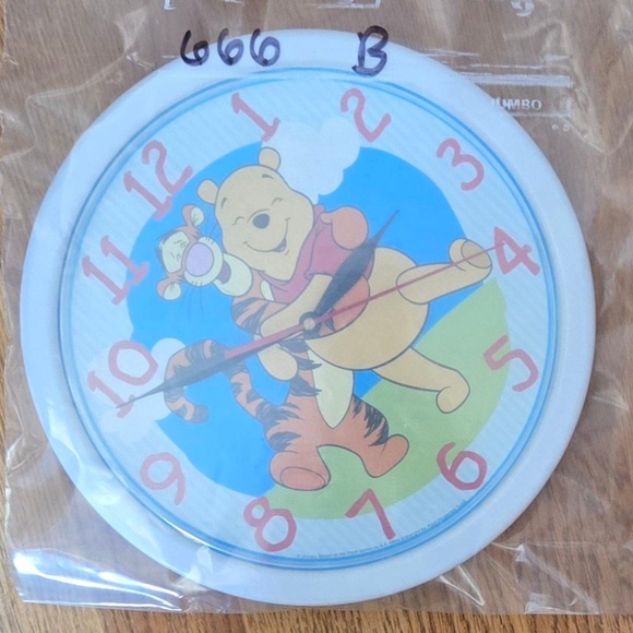 Vtg 90s Disney Wall Clock Winnie The Pooh & Tigger 10” Battery Analog Working - Picture 16 of 16